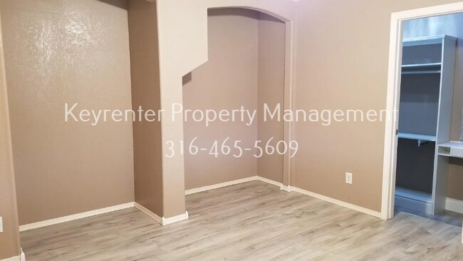 Building Photo - Spacious 4 Bedroom 2 Bathroom House