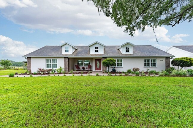 Building Photo - Country living close to everything - 3 bed, 3.5 bath, on an acre