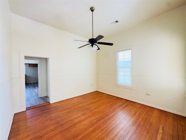 Building Photo - 409 Botts St