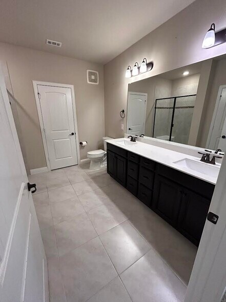 Primary Bathroom - 1735 Wittington Pl