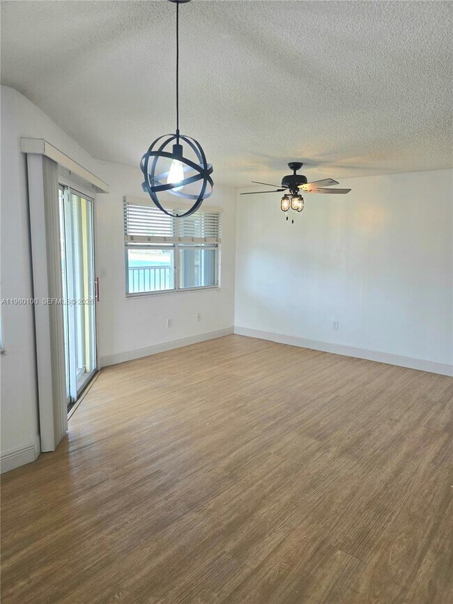 Building Photo - 2510 SE 19th Pl