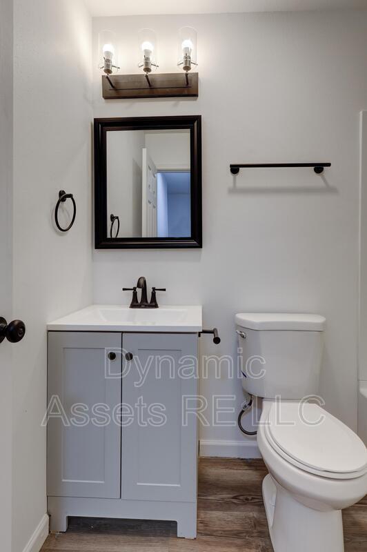 Building Photo - 509 E Quincy St