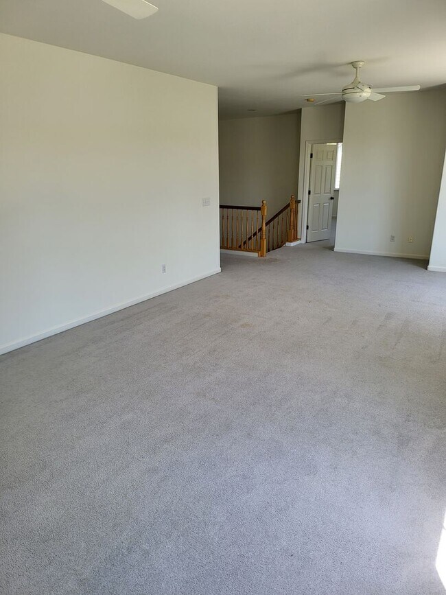 Building Photo - Three Bedroom and Three bathroom home and ...