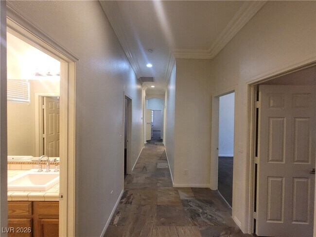 Building Photo - 9338 Wilderness Glen Ave