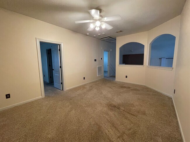 Building Photo - 1759 Lakeside Enclave Dr