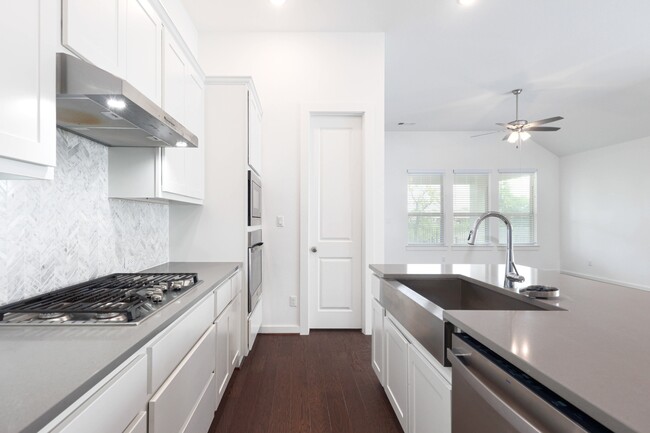 Building Photo - 124 Rosebush Dr