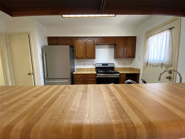 Building Photo - 7846 Green Lawn Dr