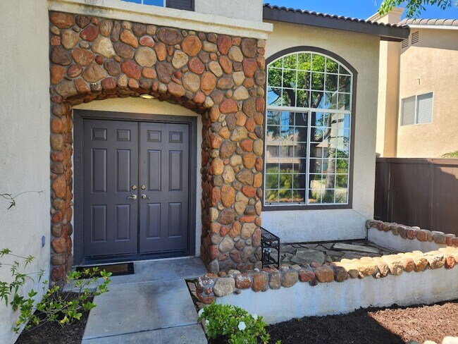 Building Photo - Gorgeous 4 Bedroom/3 Bath Home in South Temecula!