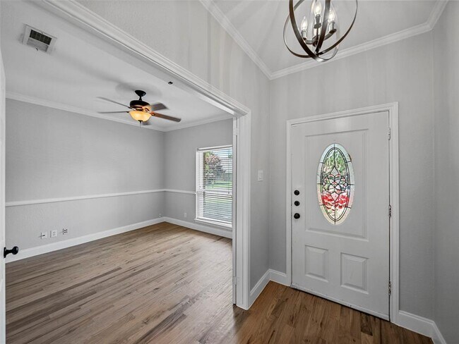 Building Photo - 4636 Versailles Ln