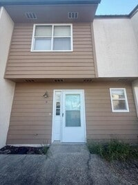 Building Photo - 220 Angler Ave