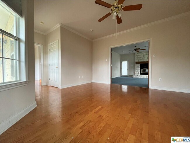 Building Photo - 808 Rose Way