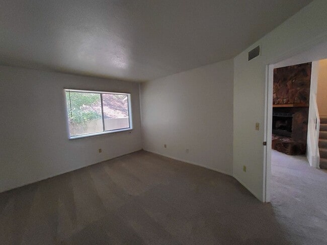 Building Photo - Three Bedroom at Green Valley Park