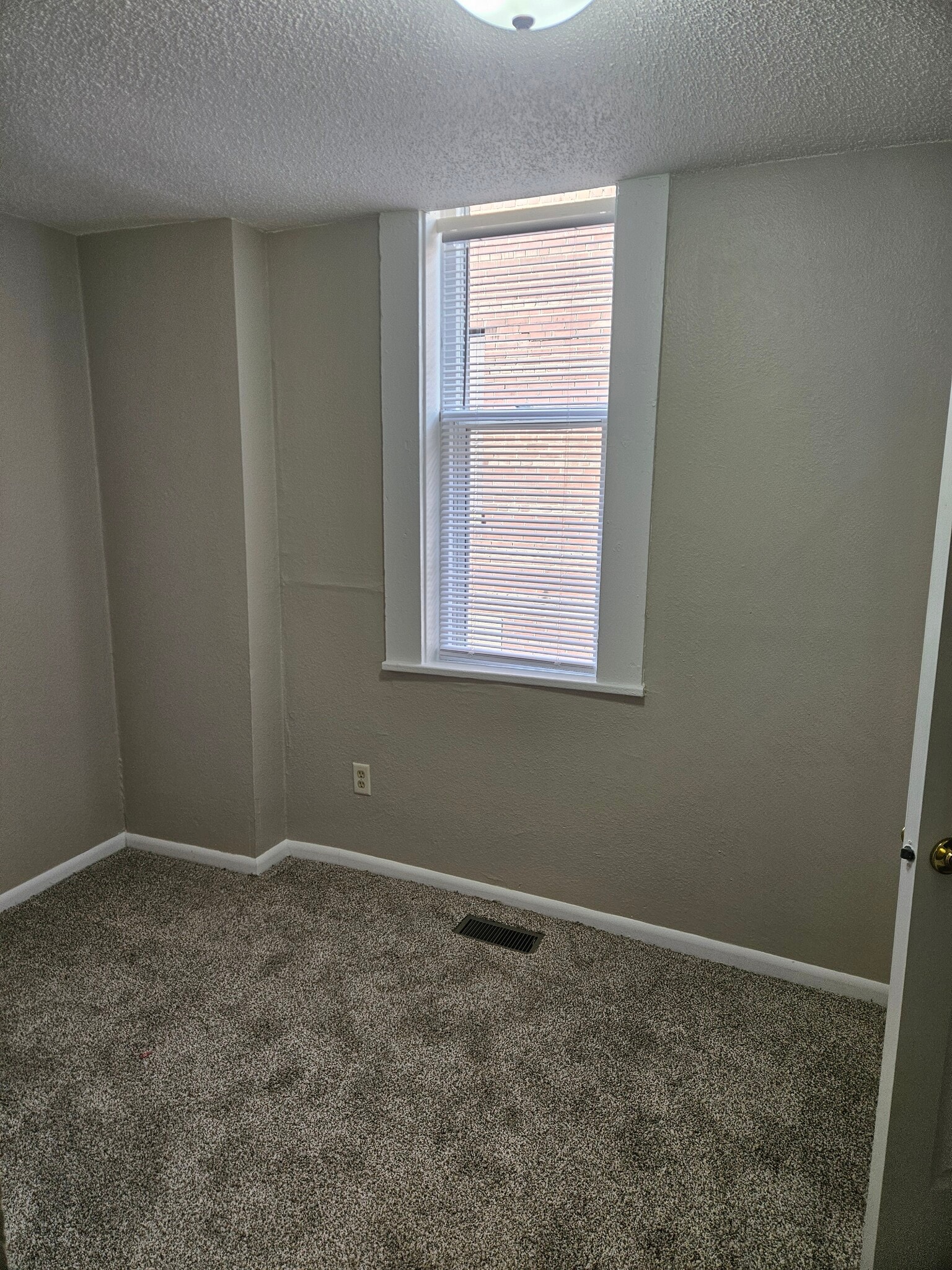 Building Photo - 609 Market St