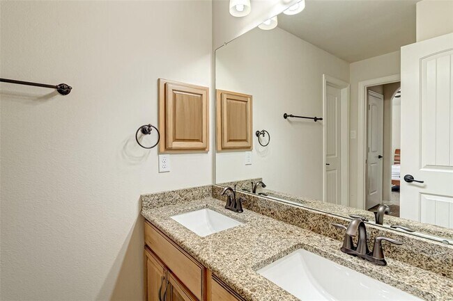 Building Photo - 9915 St Romain Dr
