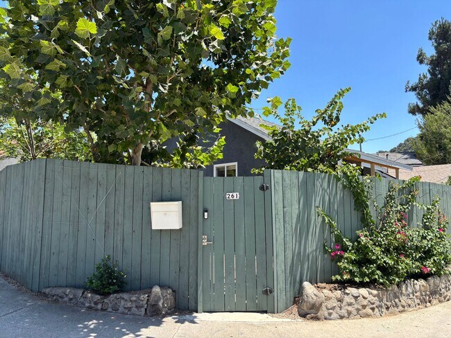 Building Photo - 261 S Ave 52
