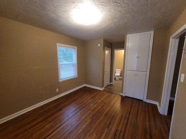 Bedroom - 843 S Pershing St