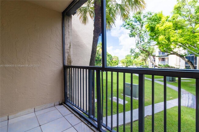 Building Photo - 14611 N Kendall Dr