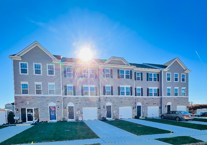 Building Photo - 215 Macoun Way