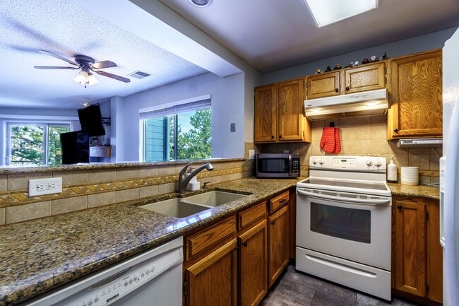 Building Photo - Beautiful condo on Iguana for rent