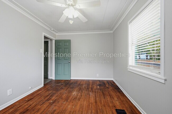 Building Photo - 920 S Lee Ave