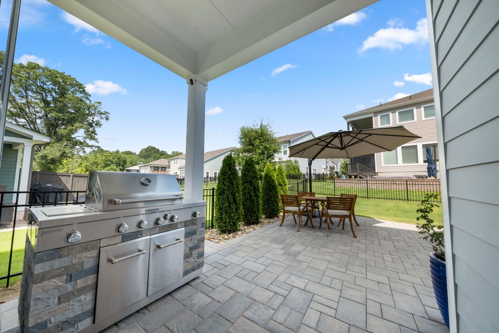 Building Photo - 2506 Lola Ave