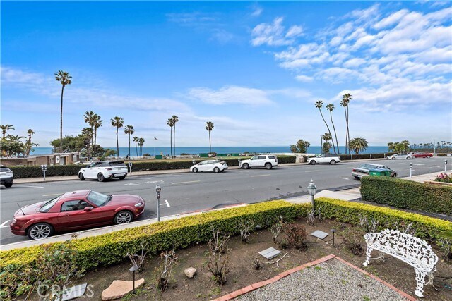 Building Photo - 462 Cliff Dr