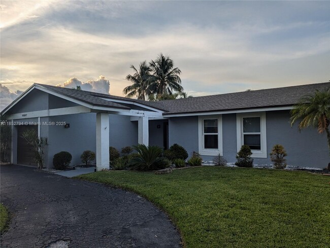 Building Photo - 16867 Royal Poinciana Dr
