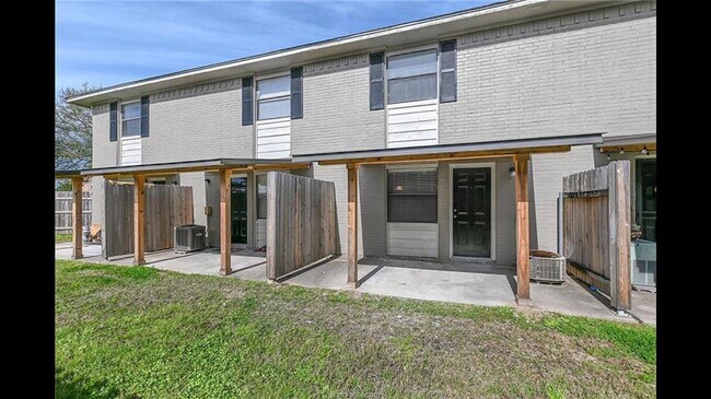 Building Photo - 1408 Summit St