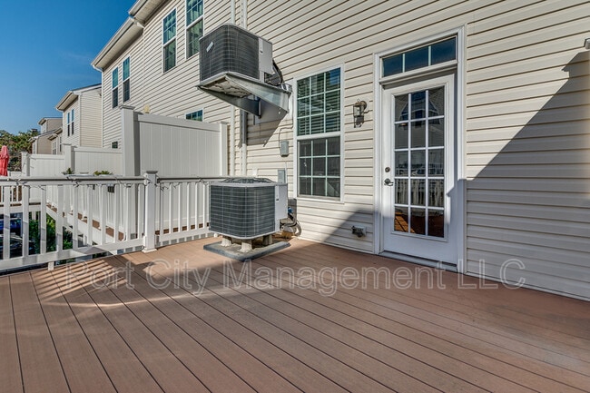 Building Photo - 4519 Foster Ave