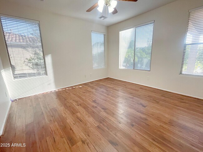 Building Photo - 4015 E Sourwood Dr