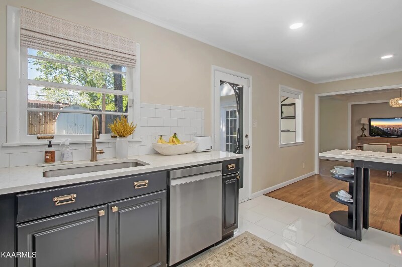 Building Photo - 7021 Yorkshire Dr