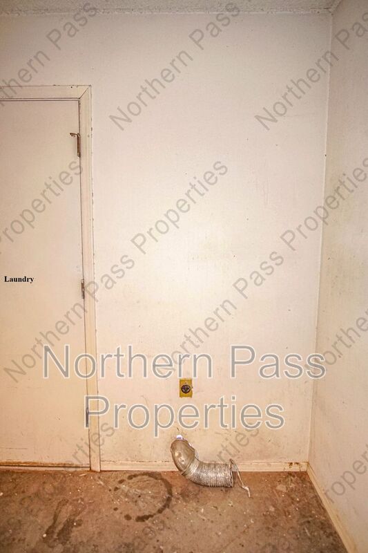 Building Photo - 8548 Arboleda Dr