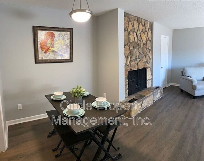 Building Photo - 2021 Highridge Dr SW