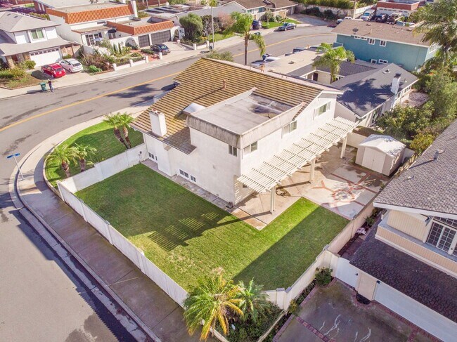 Building Photo - Now Available for Lease Beautiful 4 Bedroom Home with Basement