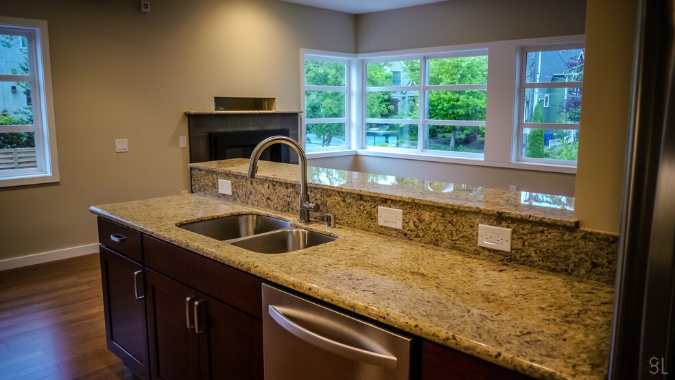 Building Photo - 2215 E John St