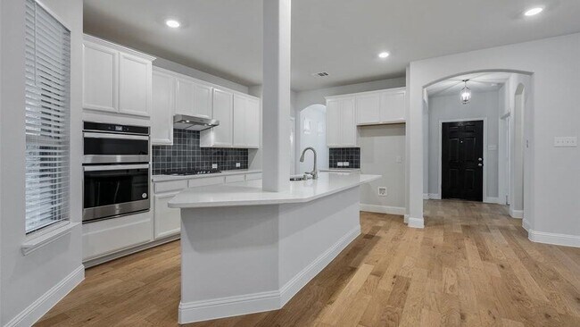 Building Photo - 2037 Almassera Dr