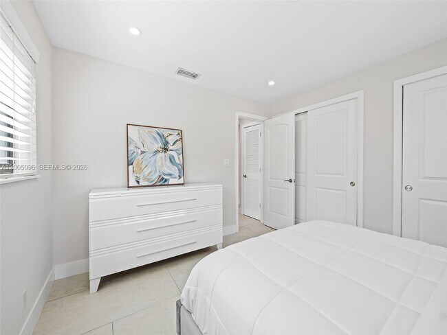 Building Photo - 1305 SE 1st St