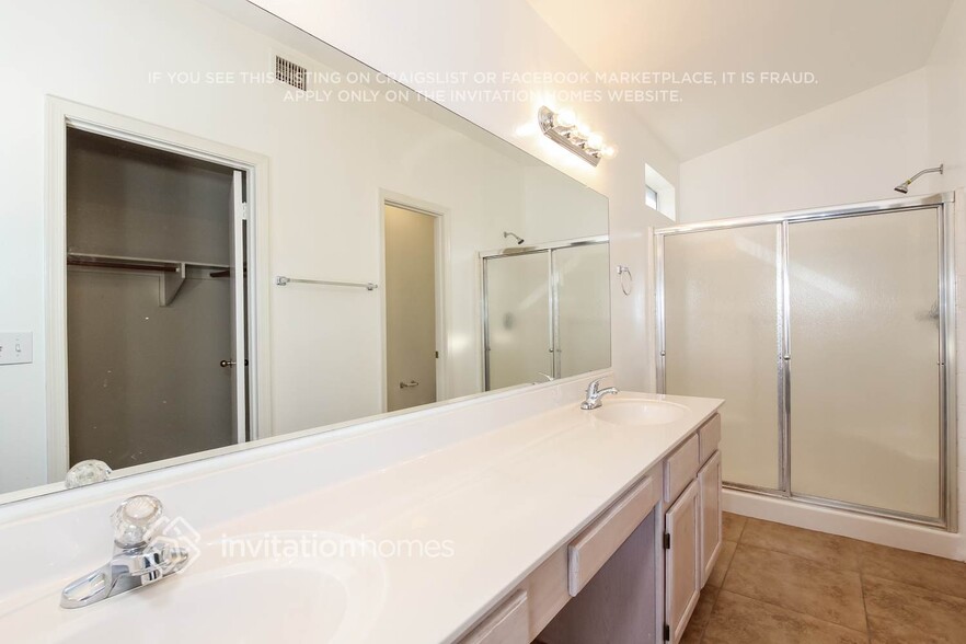 Building Photo - 10483 N 76th Dr