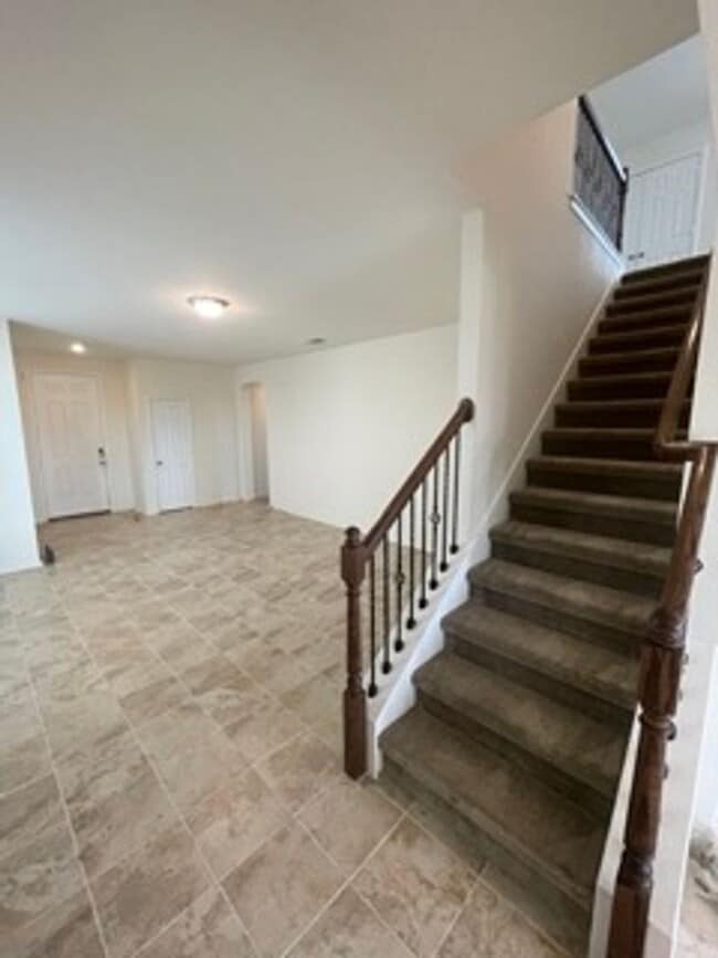 Building Photo - 813 Sandhill Branch Dr