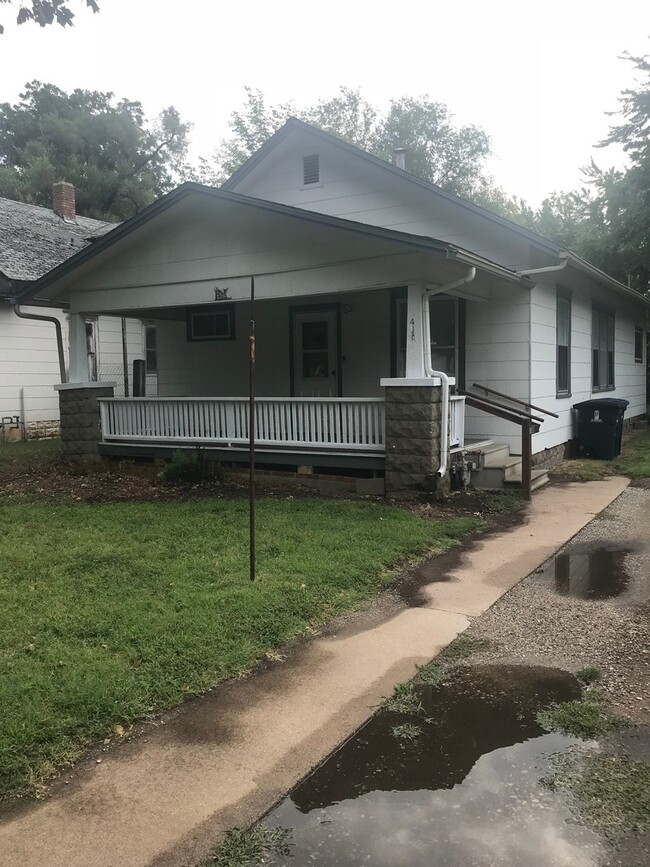 Building Photo - Very clean 3 bedroom/1 bath house in El Do...