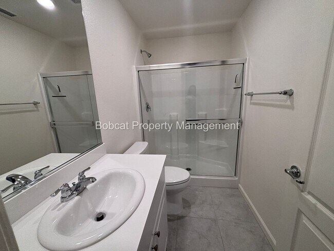 Building Photo - Large Home in Dayton with Mother In Law Quarters