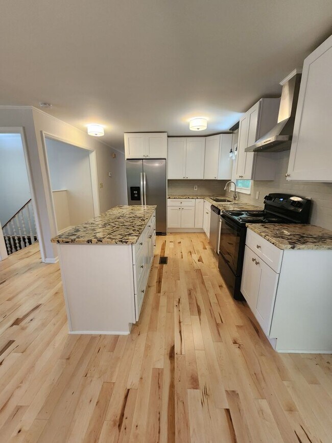 Building Photo - East Asheville Rental!