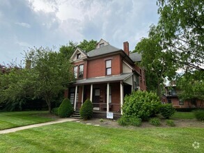 Building Photo - 877 Dennison Ave