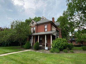 Building Photo - 877 Dennison Ave