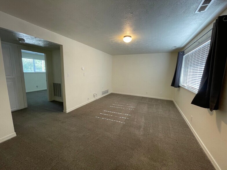 Building Photo - 99 S 600 E