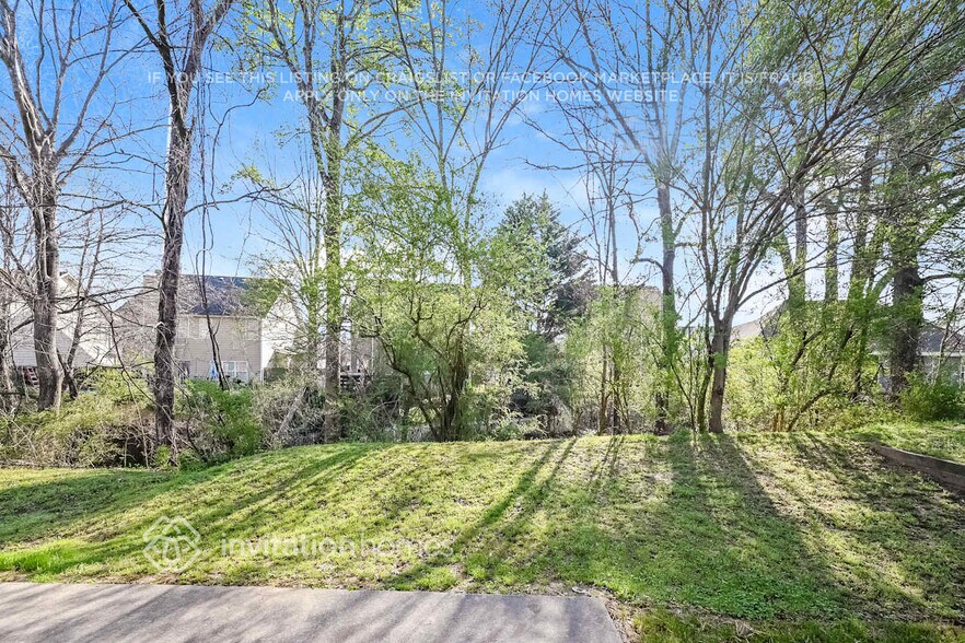 Building Photo - 6685 White Walnut Way