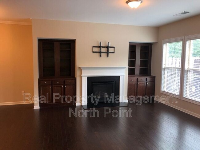 Building Photo - 1175 Hampton Oaks Dr