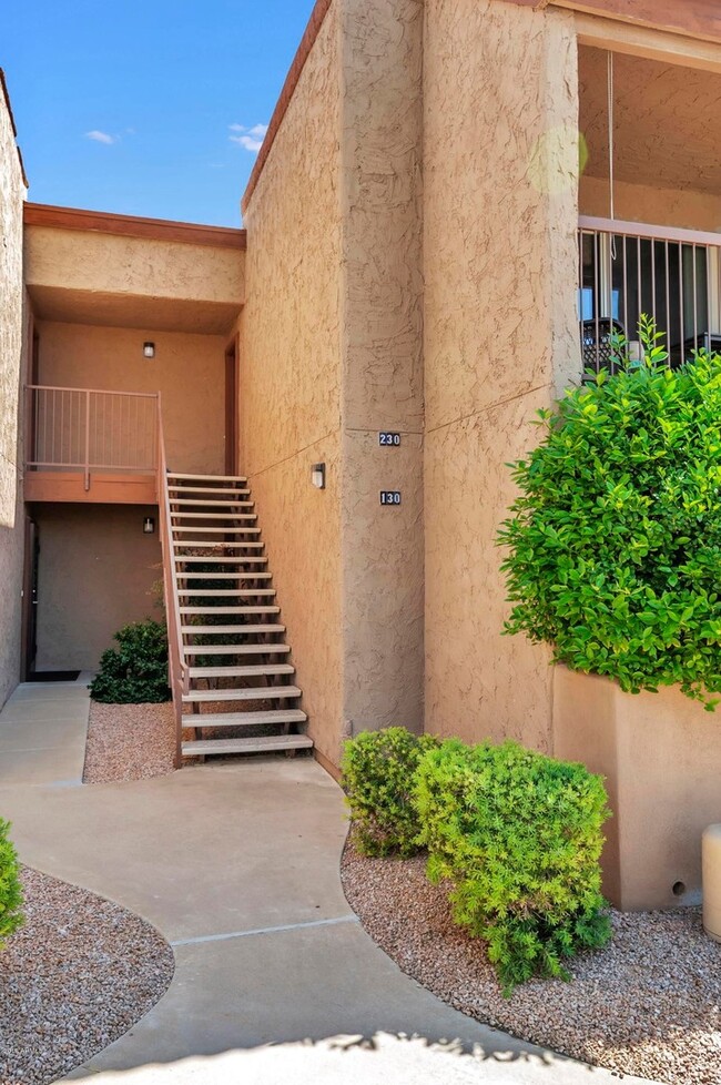 Building Photo - Spacious, 2 Bedroom 2 Bath Scottsdale Cond...