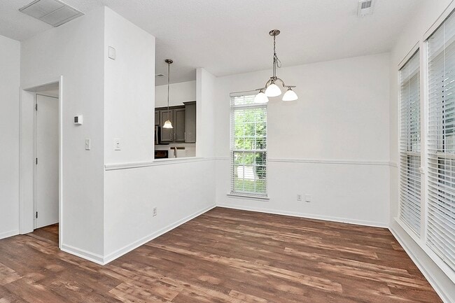 Building Photo - 5028 Silabert Ave