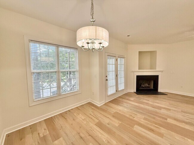Building Photo - Newly Remodeled 3BD, 3BA Raleigh Townhome ...